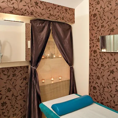 Aparthotel St. Andrew's Palace Warsaw
