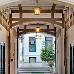 شقة فندقية St. Andrew's Palace 4*