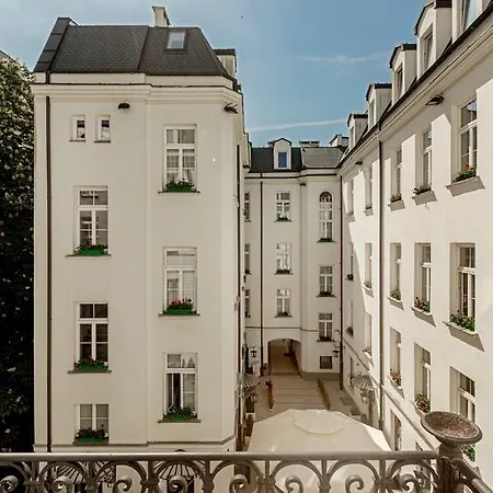 St. Andrew's Palace شقة فندقية وارسو