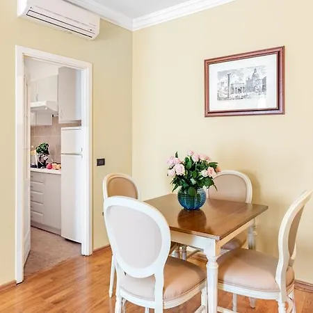 St. Andrew's Palace 4* وارسو