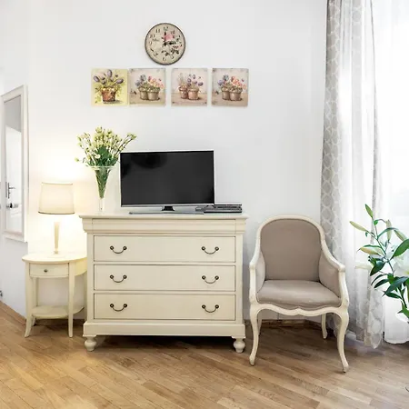 St. Andrew's Palace 4* وارسو